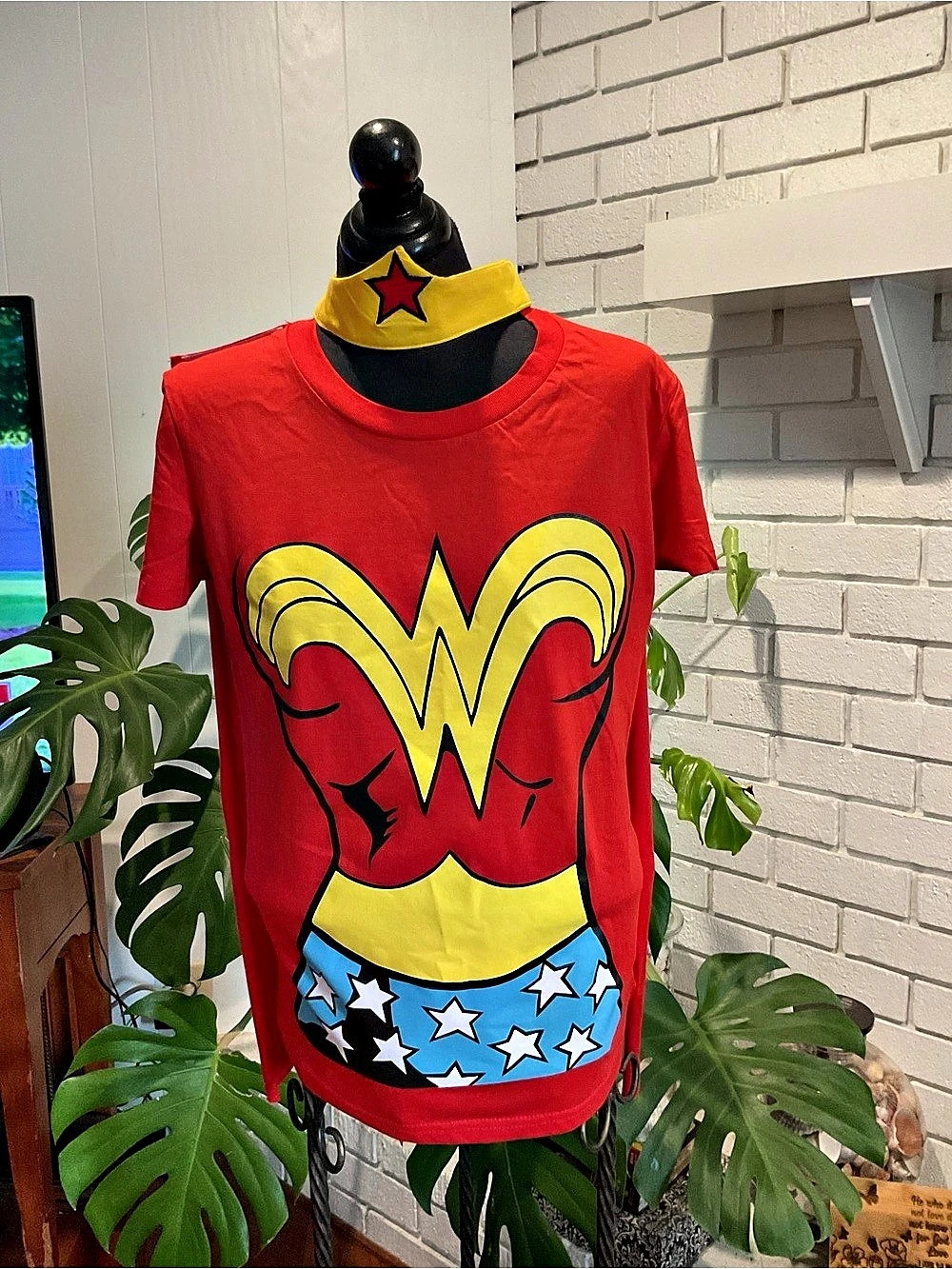 DC Wonder Woman T-Shirt with Headband in Red & Yellow Size Medium